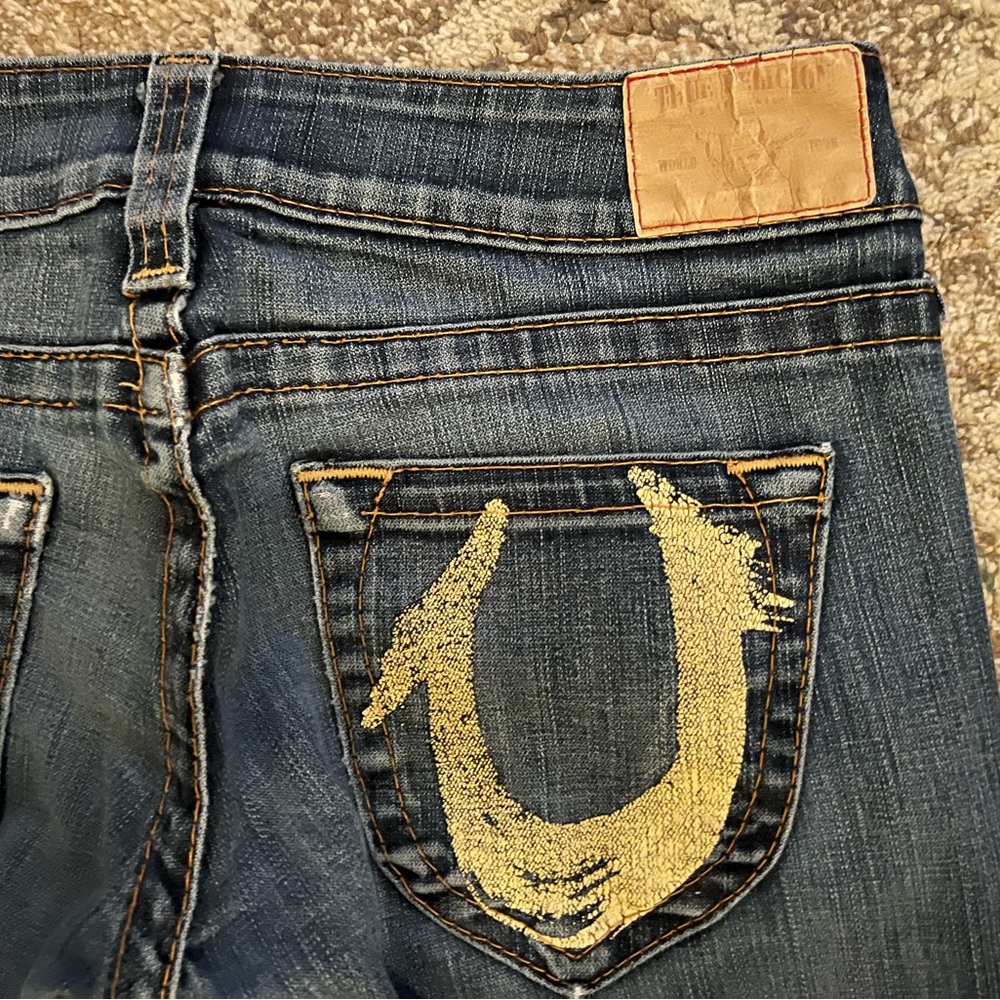True Religion Jeans! Super cute with gold accents. Size 28.